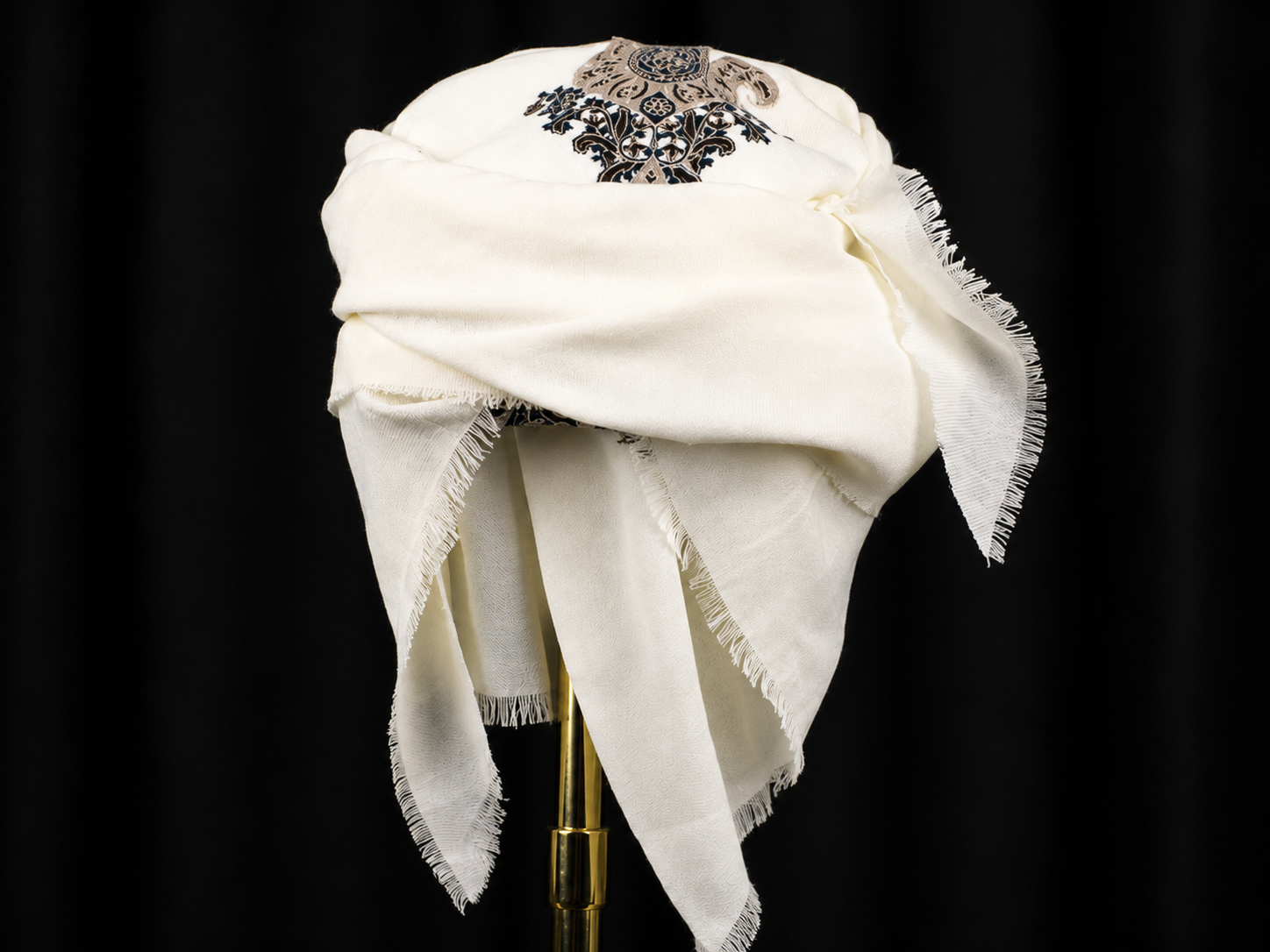 Ready To Wear White Traditional Yemeni Embroidered Imamah Shemagh | Adjustable Islamic Headwear for Men & Children